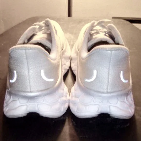 New Balance Women's Fresh Foam X More V4 Running Shoe - Picture 4 of 6